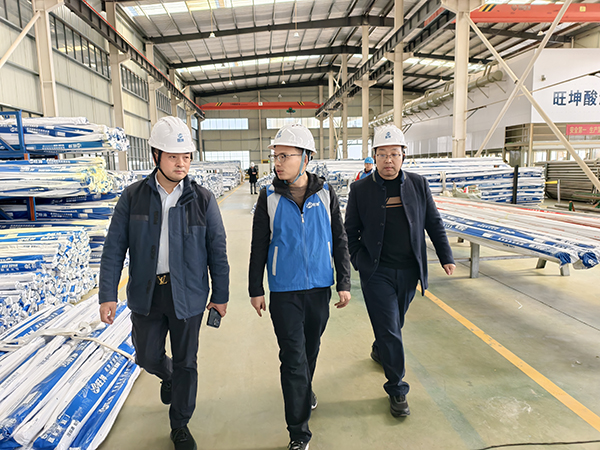 尋找實(shí)力不銹鋼管生產(chǎn)廠家？某項(xiàng)目領(lǐng)導(dǎo)視察旺坤工廠連連稱贊！